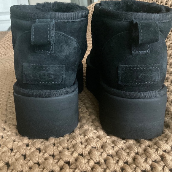 UGG - Picture 5 of 10